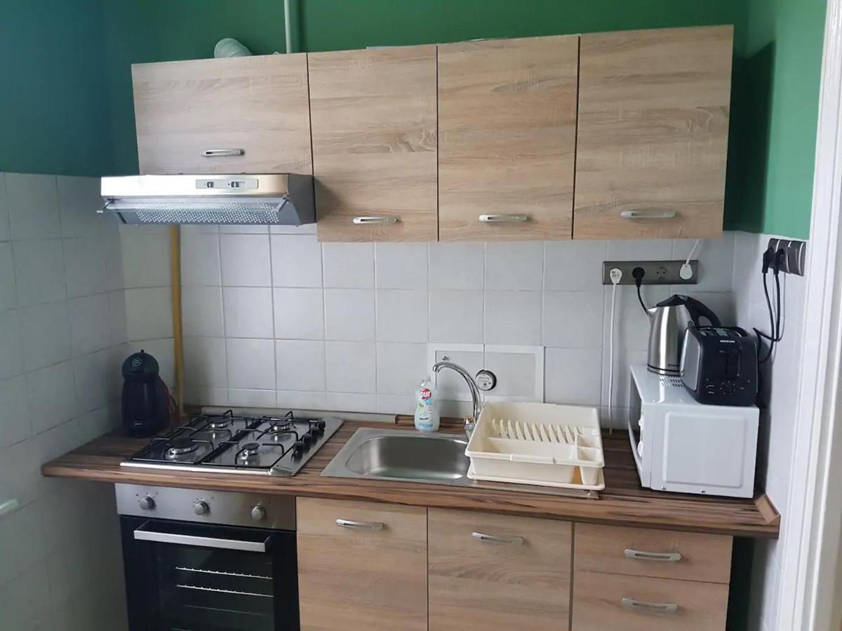 Stylish Historic Flat For 4 In Heart Of Oldbuda บูดาเปสต์ ภายนอก รูปภาพ