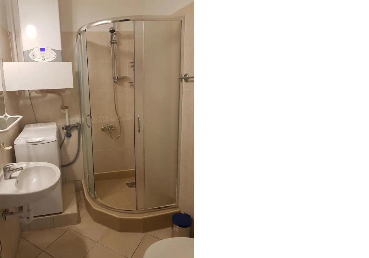 Stylish Historic Flat For 4 In Heart Of Oldbuda บูดาเปสต์ ภายนอก รูปภาพ